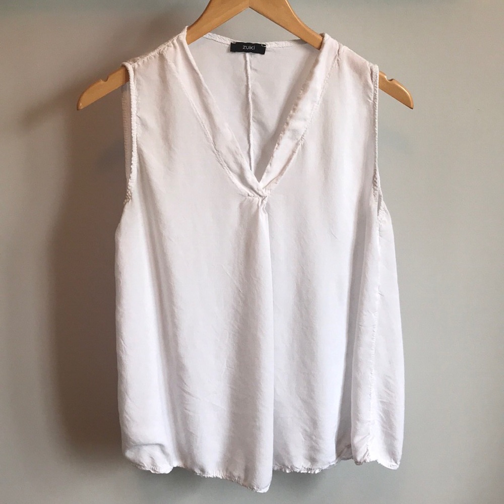 Flowy sleeveless top in white